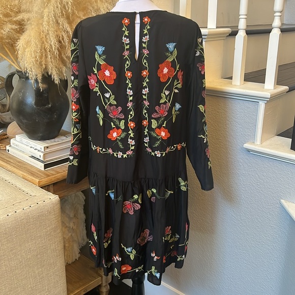 Zara Floral Embroidered Black Swing Dress Size Medium - Picture 6 of 8